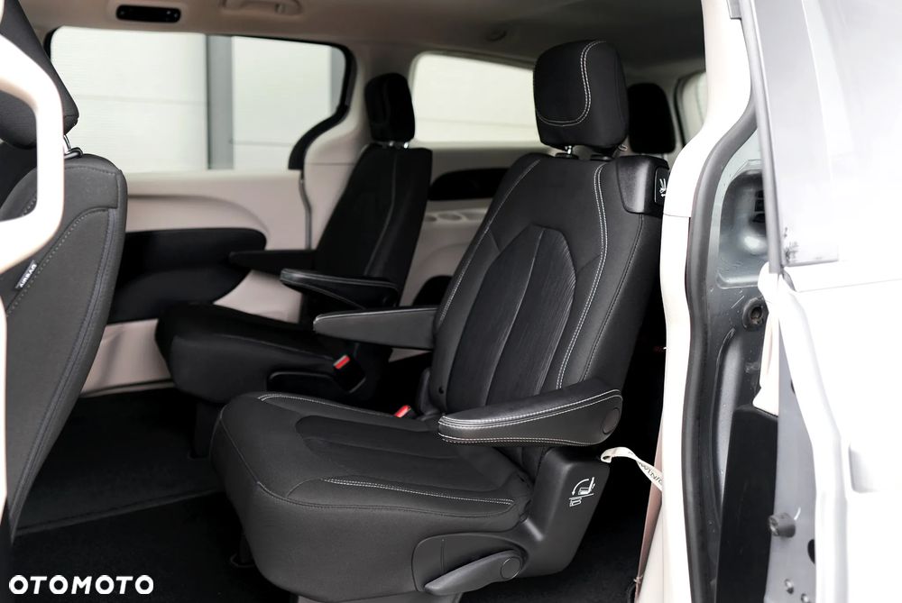 Chrysler Pacifica - 20