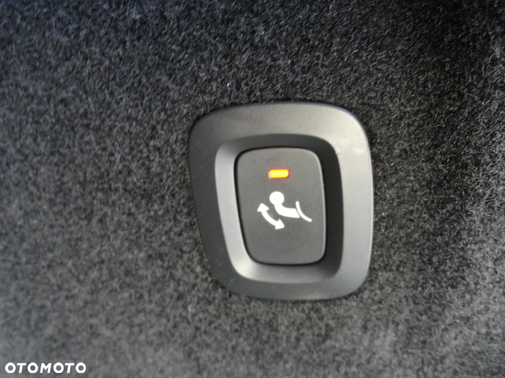 Volvo XC 60 B4 D AWD Geartronic Momentum Pro - 29