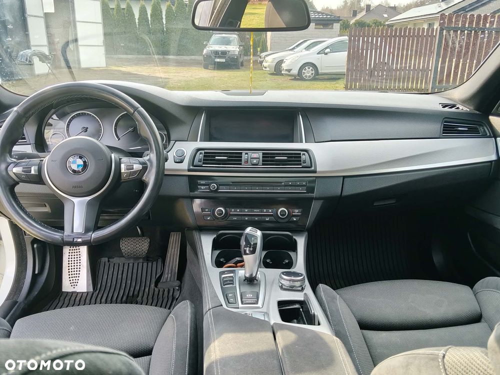 BMW Seria 5 530d xDrive - 14