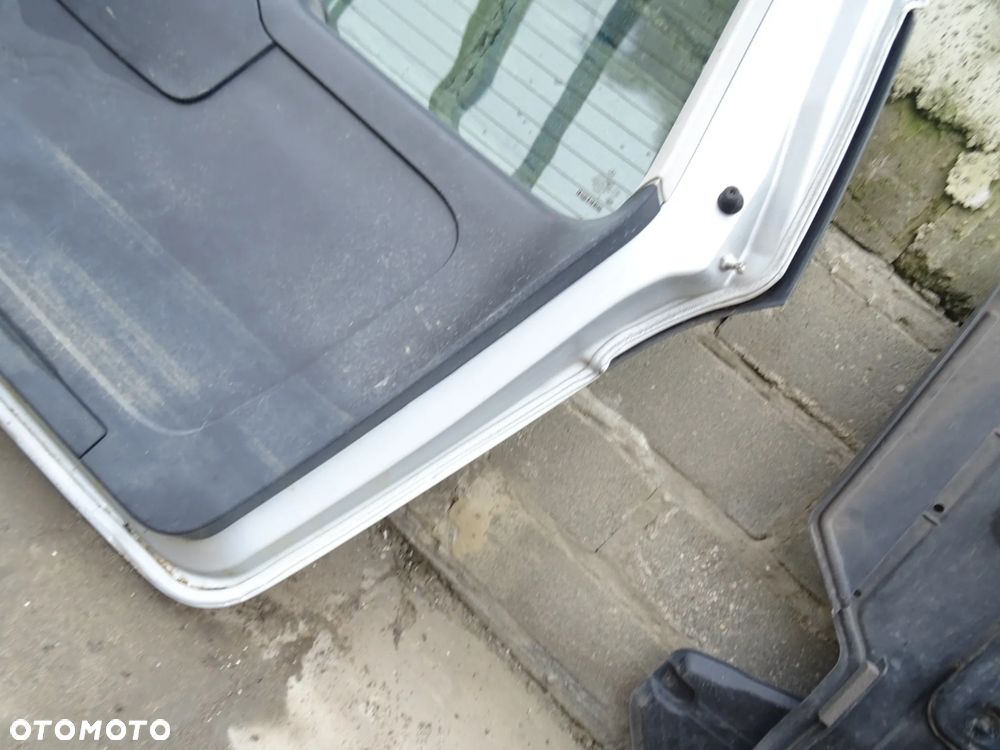 Klapa Bagażnika Mercedes a150 w169 - 8