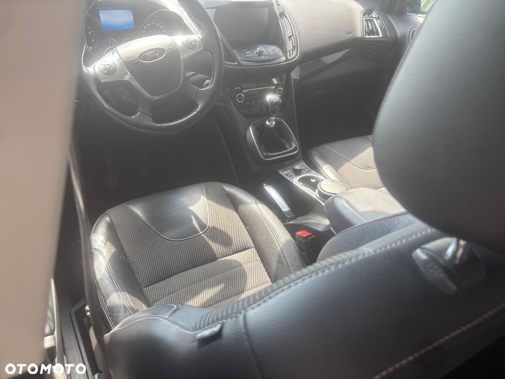 Ford Kuga 1.5 EcoBoost 2x4 Titanium - 9