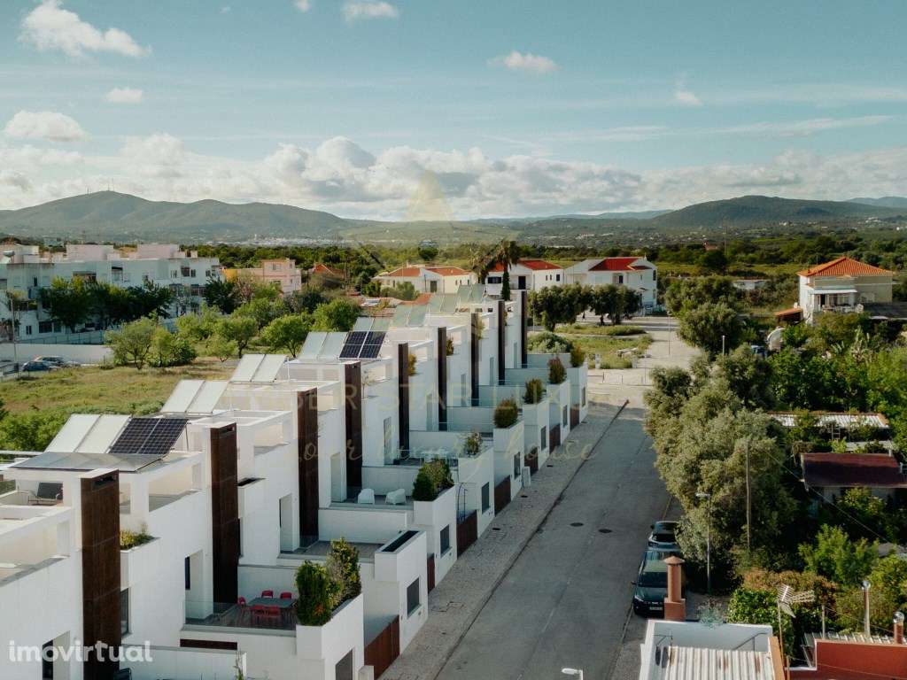 Moradia com 3 quartos com Piscina Privativa e Vista Mar - Grande imagem: 2/23