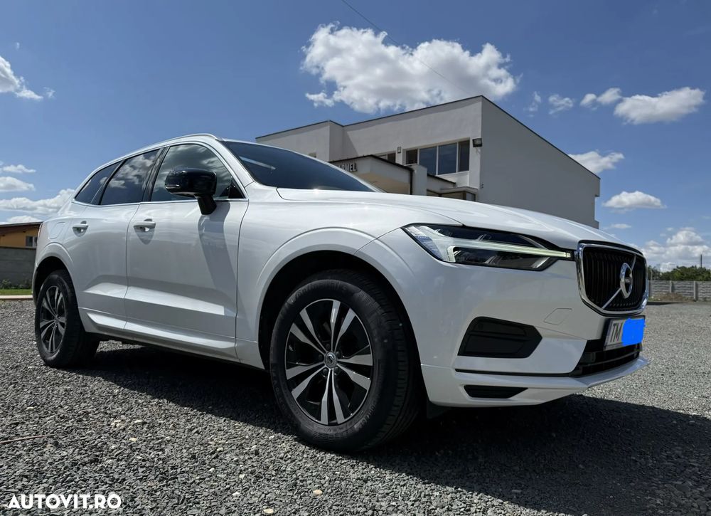 Volvo XC 60 B4 MHEV AWD Momentum Pro - 2