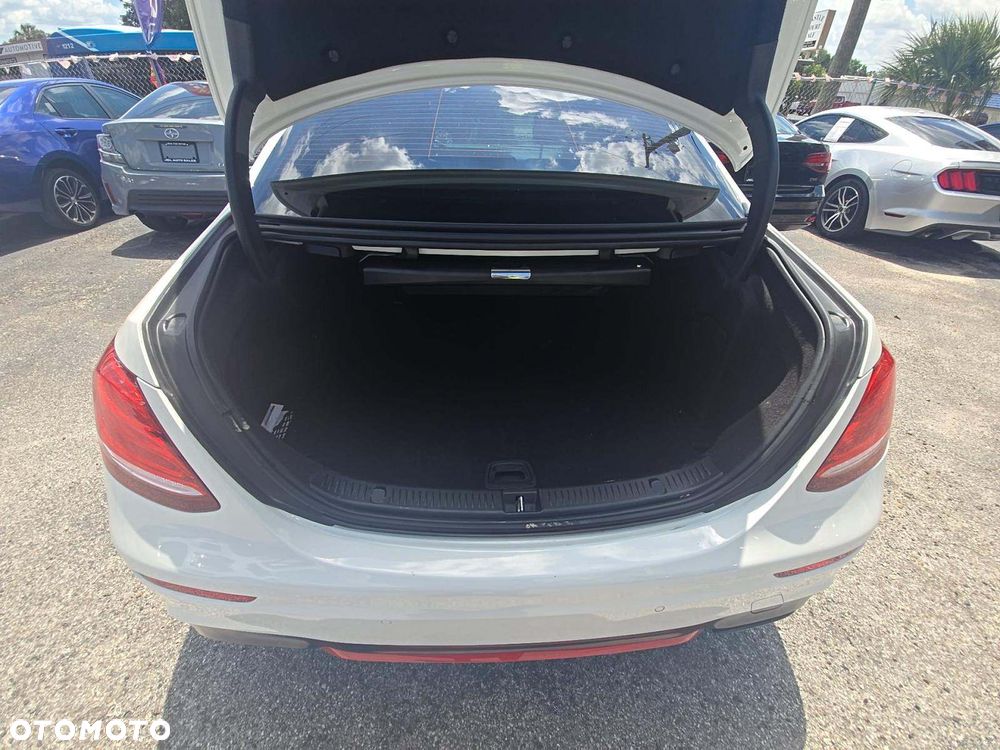 Mercedes-Benz Klasa E 300 9G-TRONIC AMG Line - 10