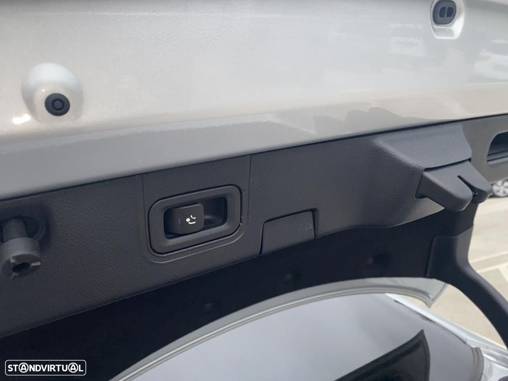 Mercedes-Benz CLA 250 e 8G-DCT AMG Line Advanced Plus - 23