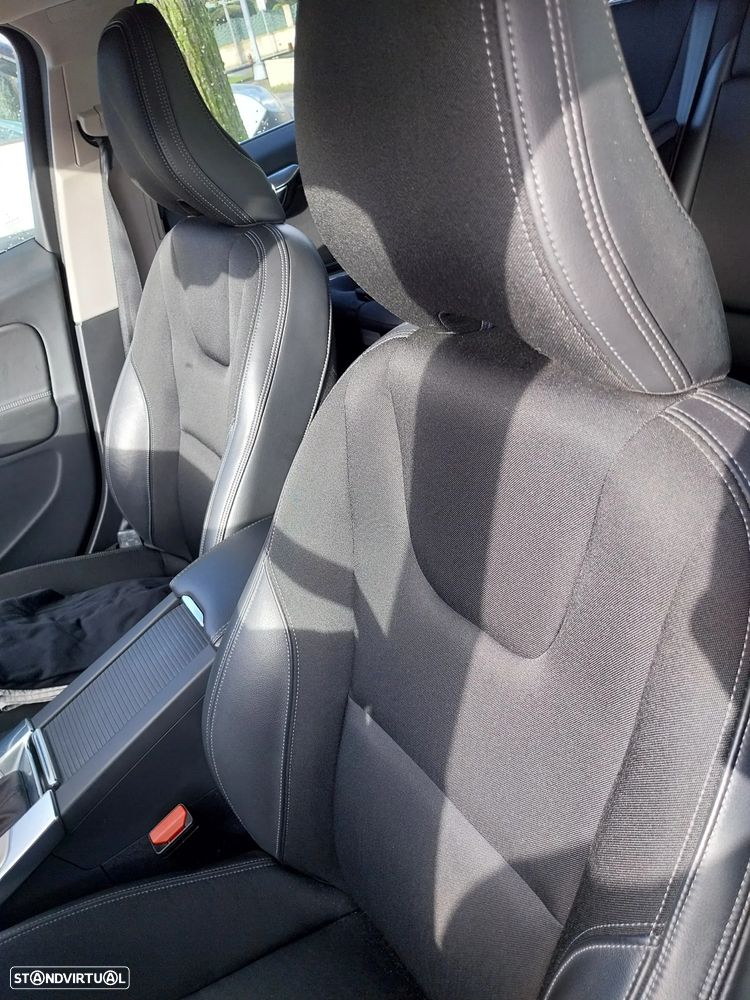 Volvo V60 2.4 D6 Momentum AWD Phev - 9