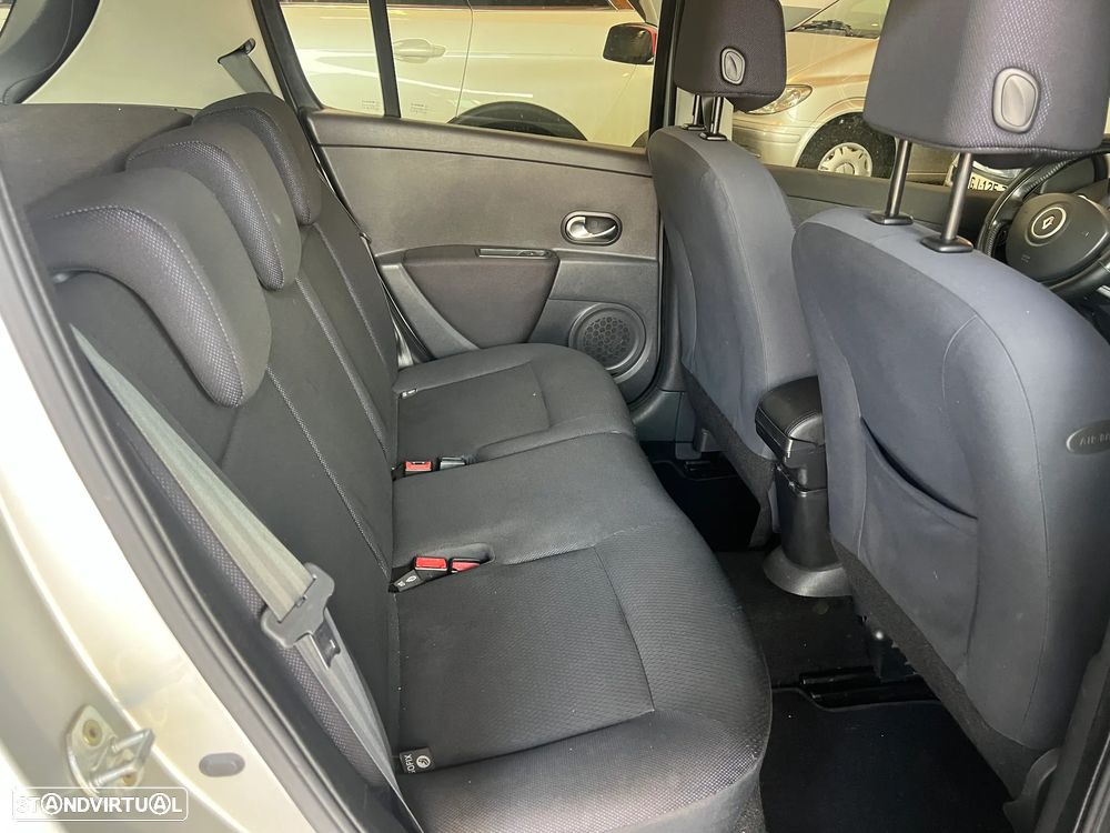 Renault Clio 1.5 dCi Dynamique S - 9