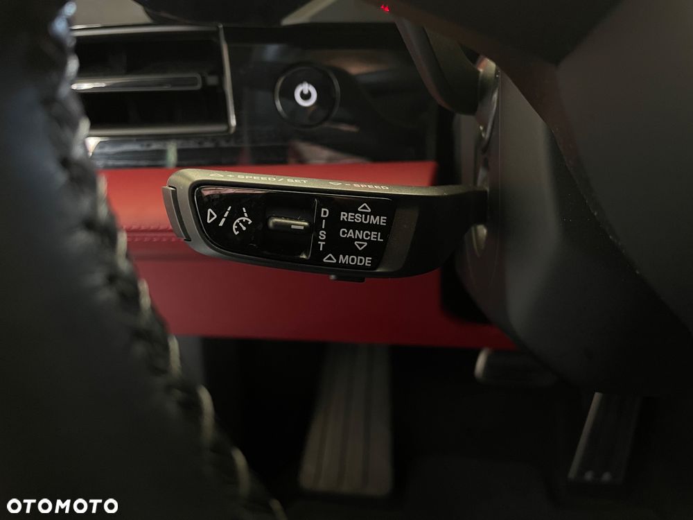 Porsche Taycan Turbo - 32