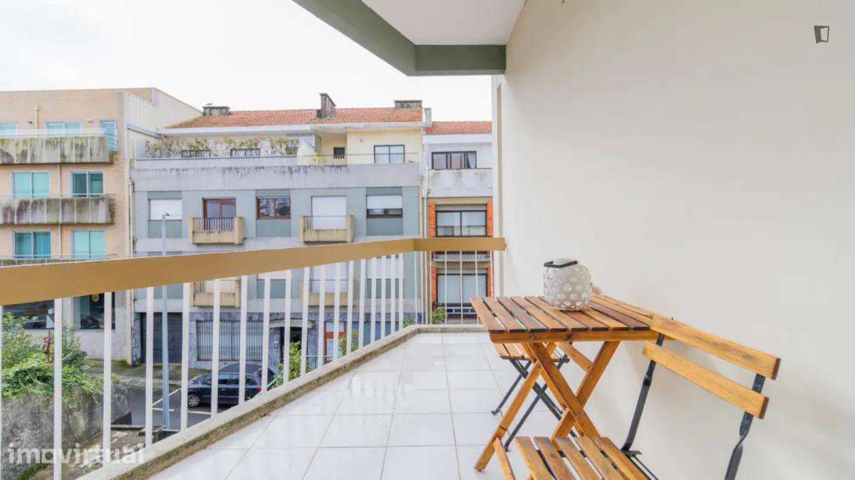 Apartamento com 3 quartos - localizado em Lordelo do Ouro Porto - Grande imagem: 4/14
