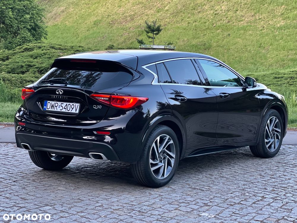 Infiniti Q30 1.6t Premium 7DCT - 18