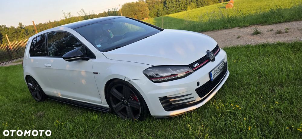 Volkswagen Golf - 2