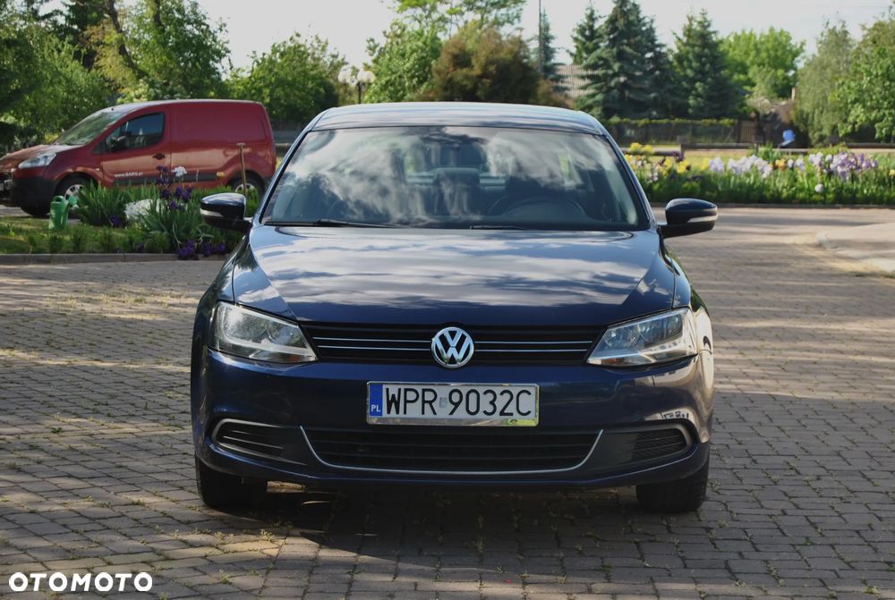 Volkswagen Jetta 2.0 TDI Match - 14