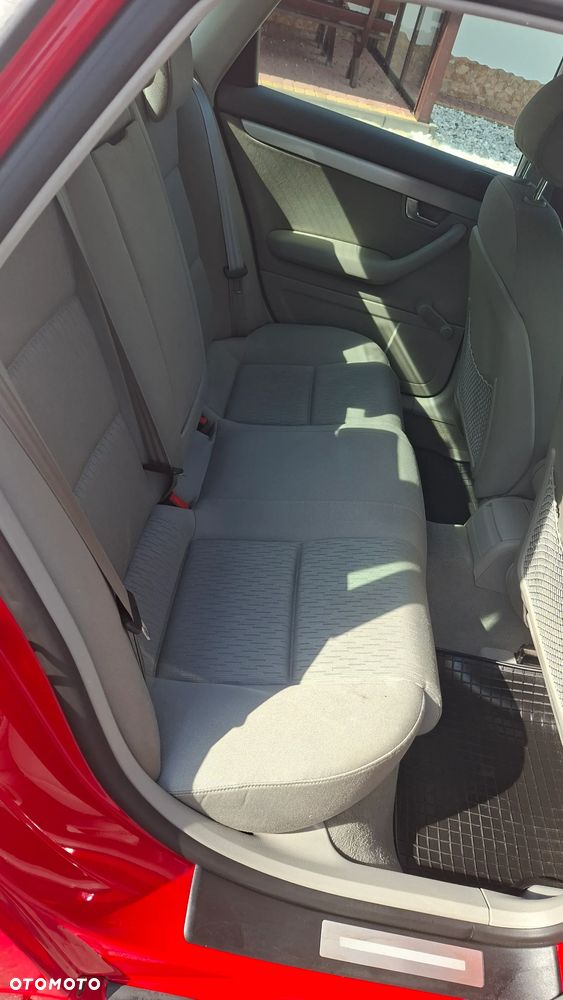 Audi A4 Limousine - 14