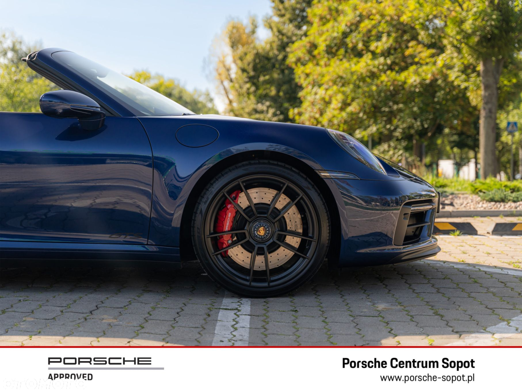 Porsche 911 Carrera GTS Cabrio - 12