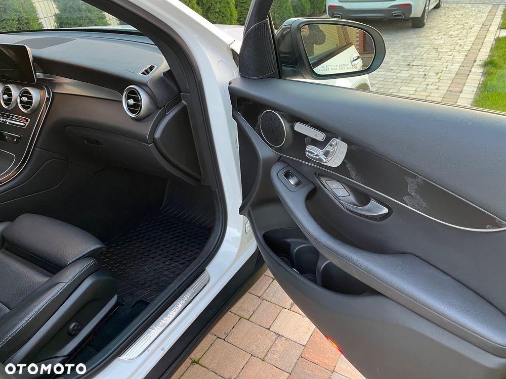 Mercedes-Benz GLC 300 4Matic 9G-TRONIC AMG Line - 21