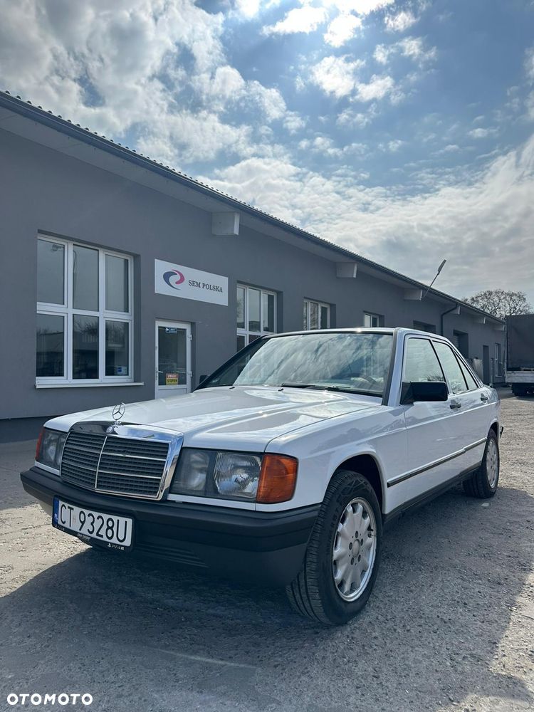 Mercedes-Benz W201 (190) - 1