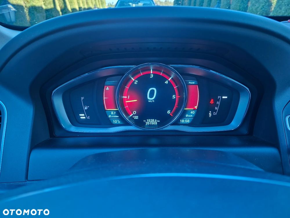 Volvo XC 60 D5 AWD Summum - 9