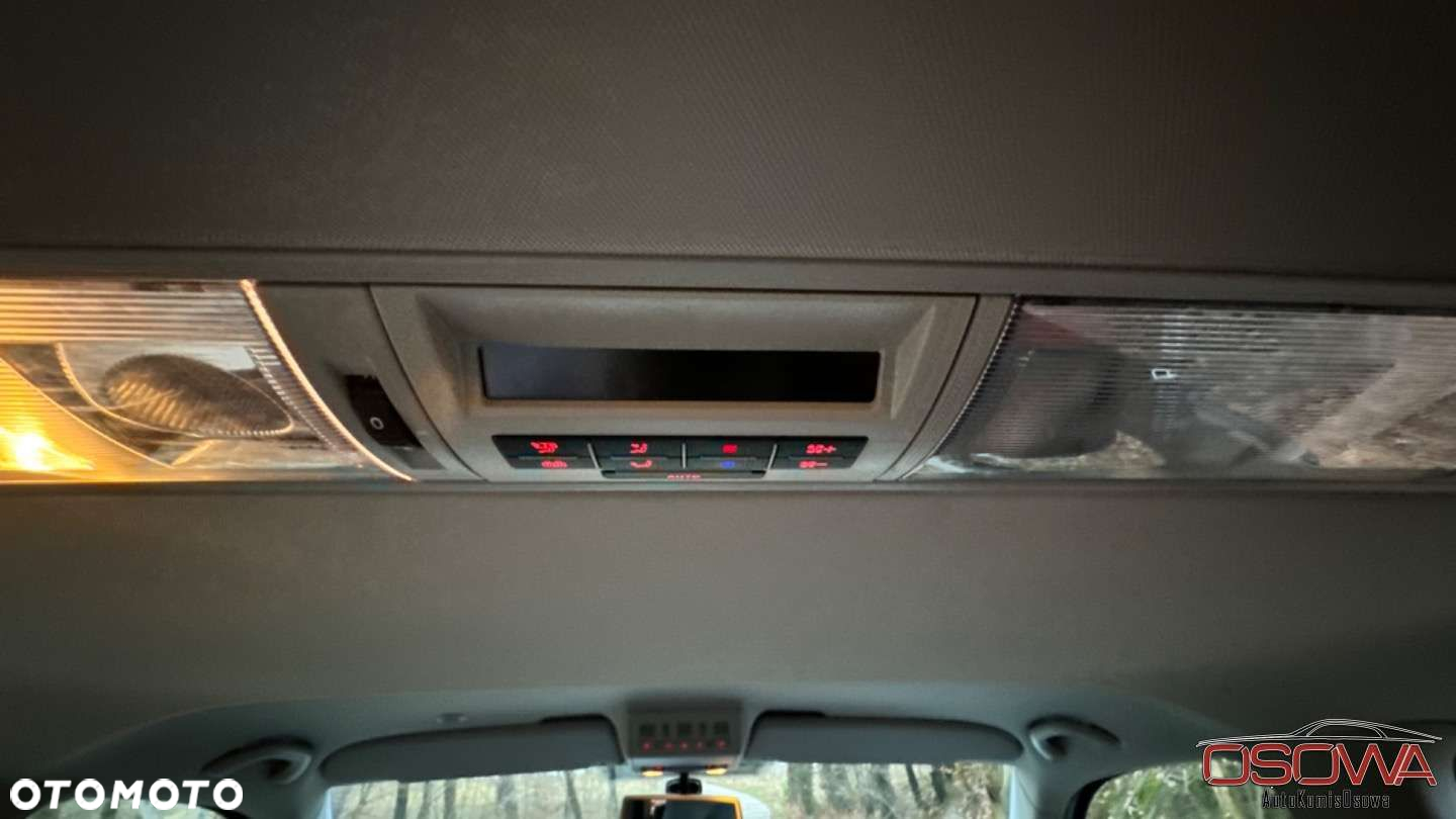 Volkswagen Multivan - 11