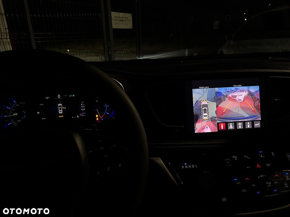 Chrysler Pacifica - 31