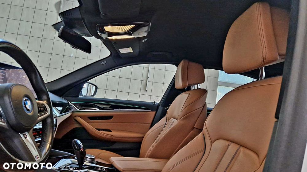 BMW Seria 5 530e M Sport Edition - 12