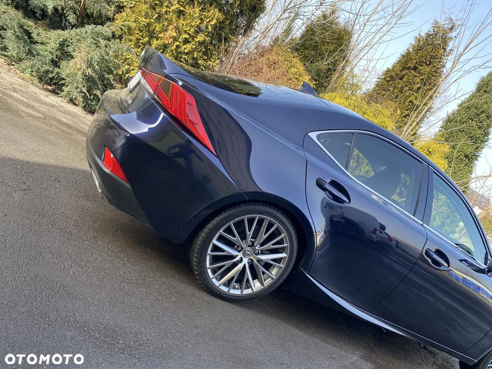 Lexus IS 200t / 300 Prestige - 8