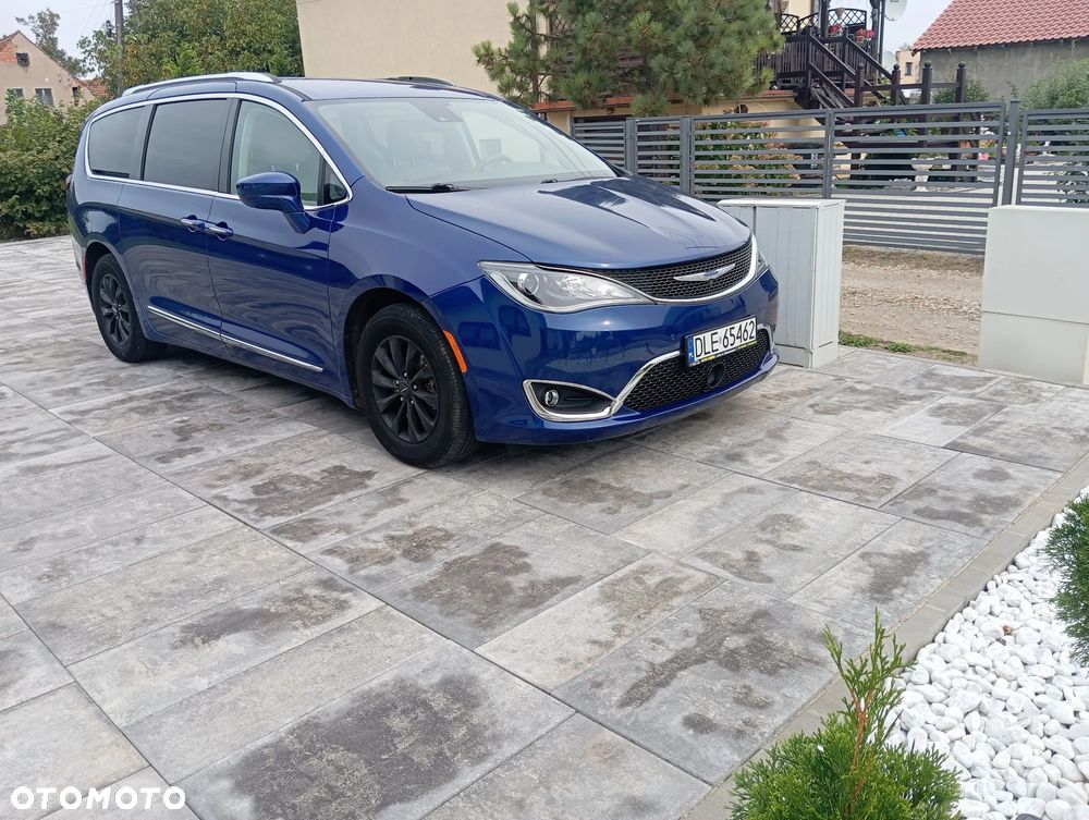 Chrysler Pacifica - 2