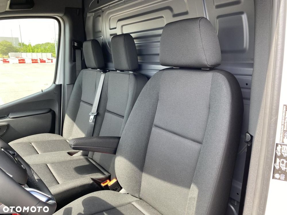 Mercedes-Benz Sprinter - 12