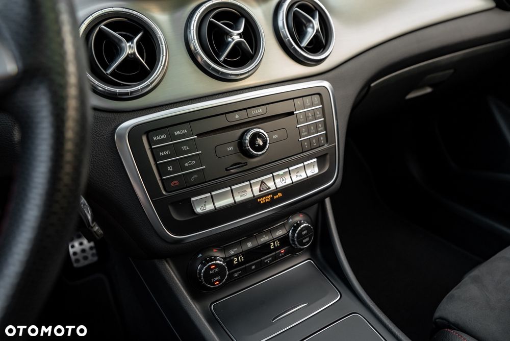 Mercedes-Benz CLA 250 4-Matic AMG Line - 32