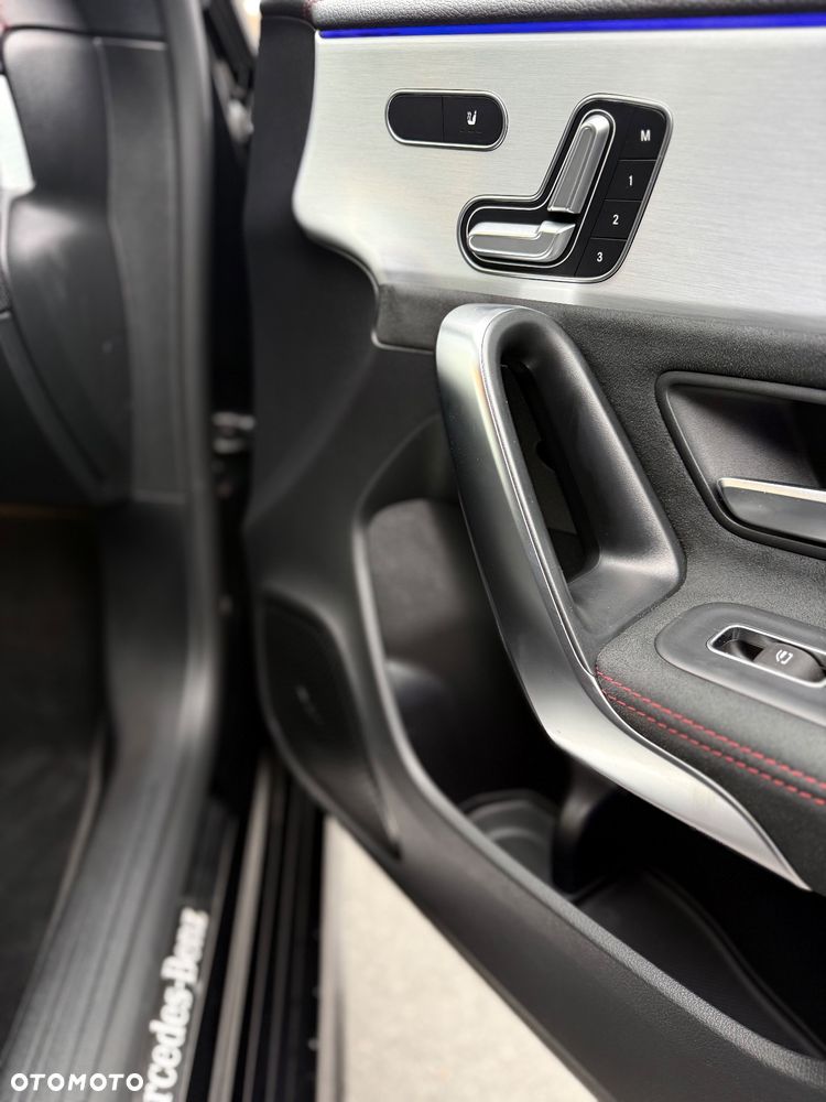 Mercedes-Benz CLA 220 AMG Line 7G-DCT - 17