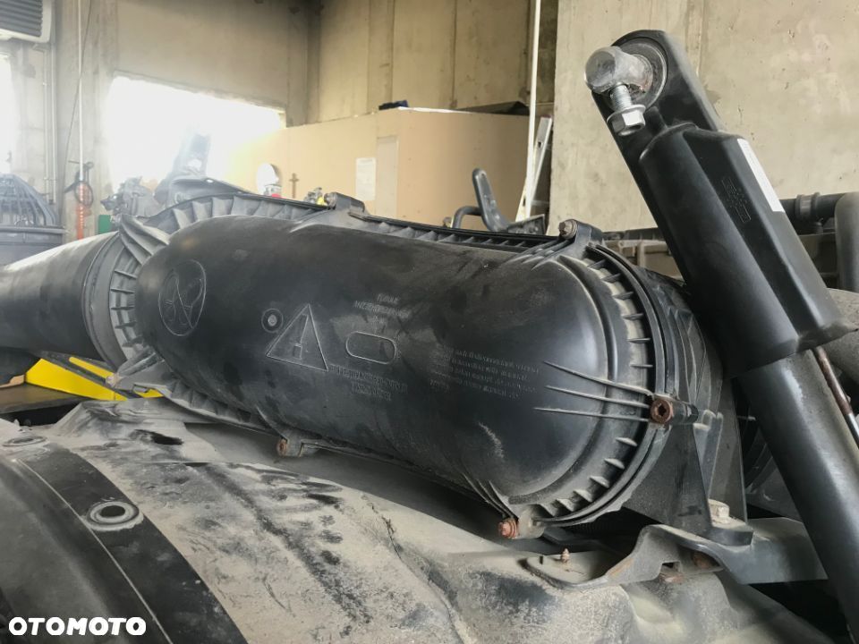 OBUDOWA FILTRA POWIETRZA Z DOLOTEM ACTROS MP4 12R - 1