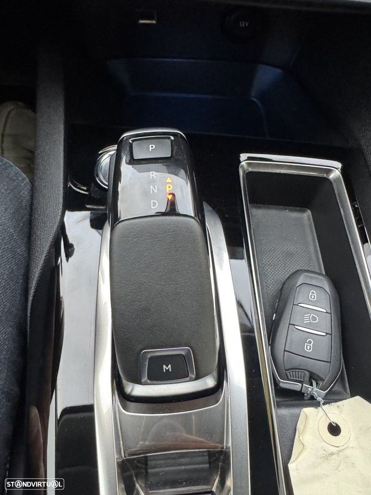 Peugeot 3008 1.2 PureTech Allure EAT8 - 43