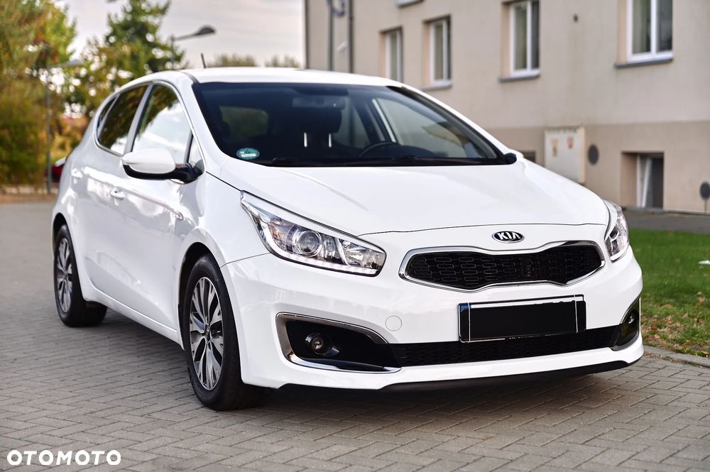 Kia Ceed 1.6 CRDi 136 ISG Dream Team Edition - 13