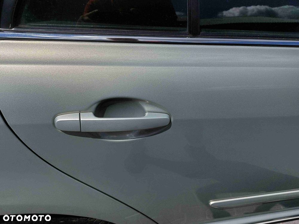 DRZWI KOMPLETNE PRAWY TYŁ AVENSIS T25 HB 5D 6T1 - 4