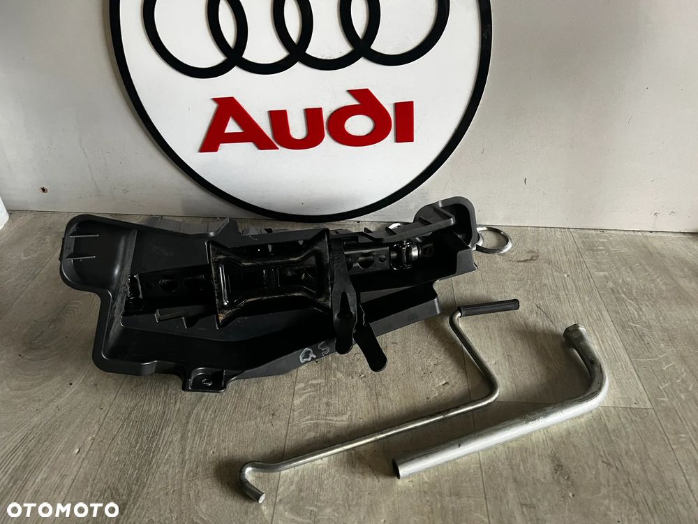 ZESTAW NAPRAWCZY KLUCZ UCHO HOLOWNICZE ŚRUBOKRĘT LEWAREK AUDI Q3 JAK NOWE 8U0011215 - 5