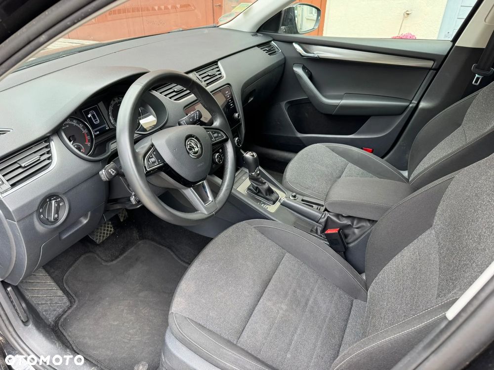 Skoda Octavia 2.0 TDI SCR Style DSG - 6