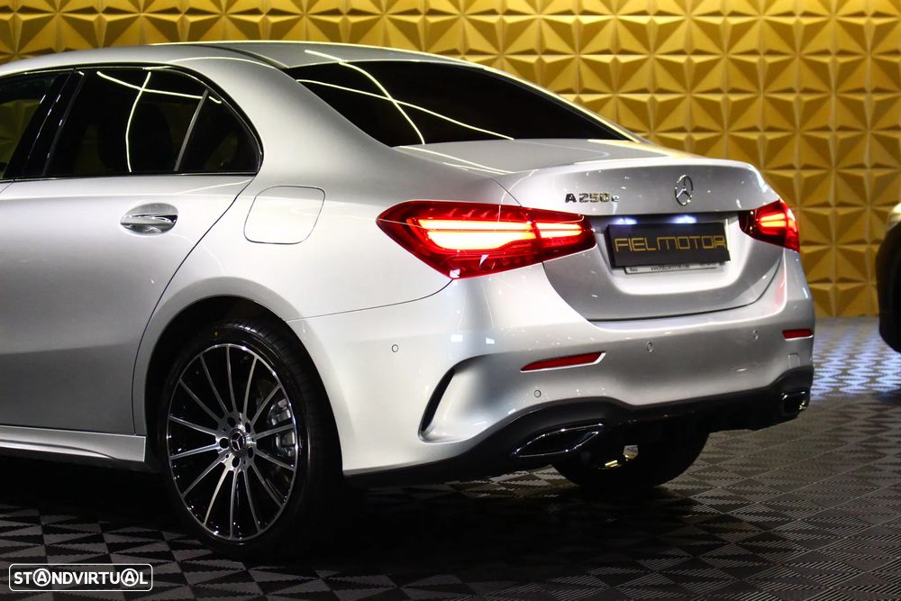Mercedes-Benz A 250 e AMG Line - 13
