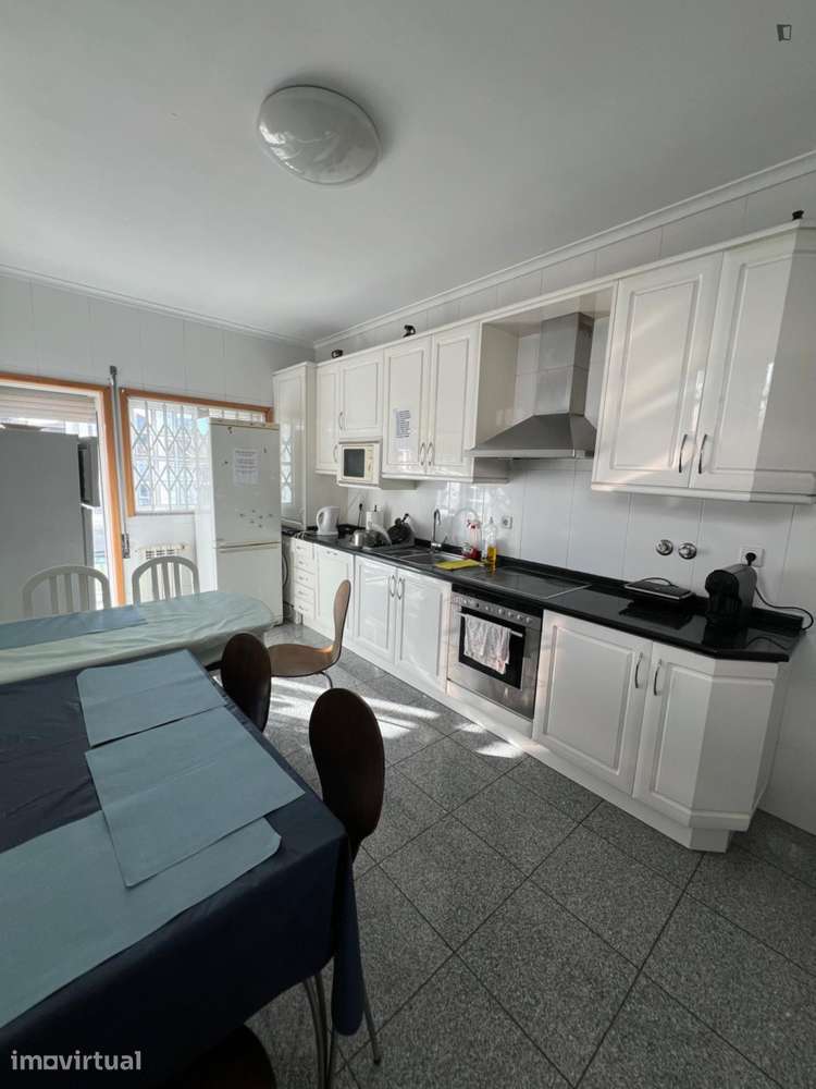 Quarto - localizado em Paranhos Porto - Grande imagem: 4/8