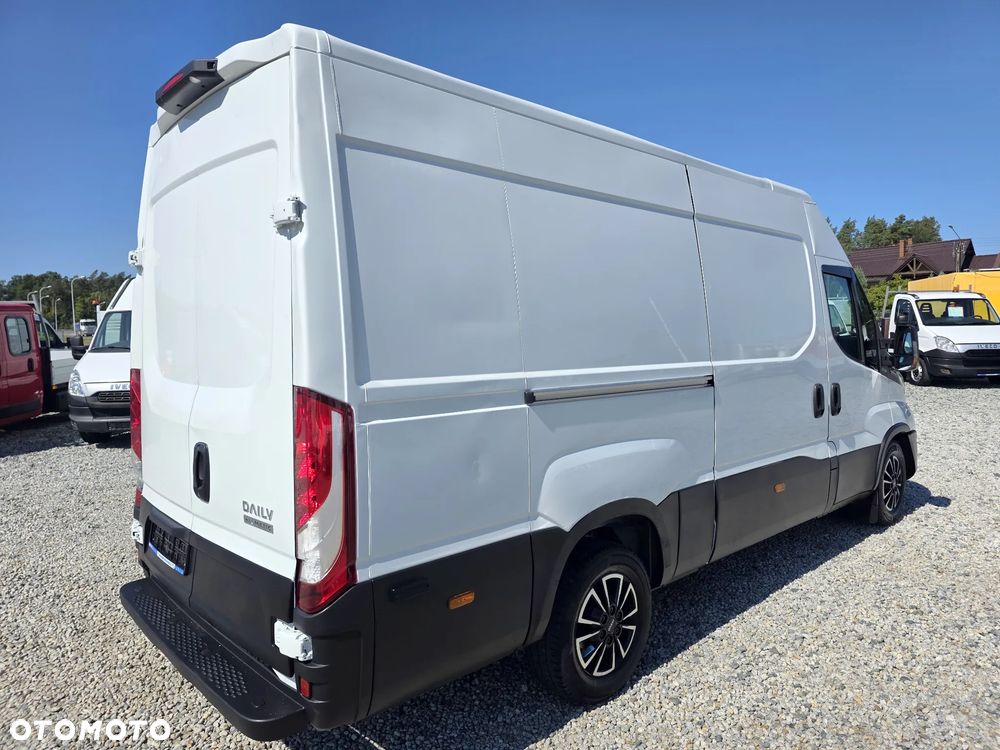 Iveco IVECO 35S18 3.0 HPI 180 KONNY ŚREDNI AUTOMAT KLIMA ALUFELGI LED NAVIGACJA - 5