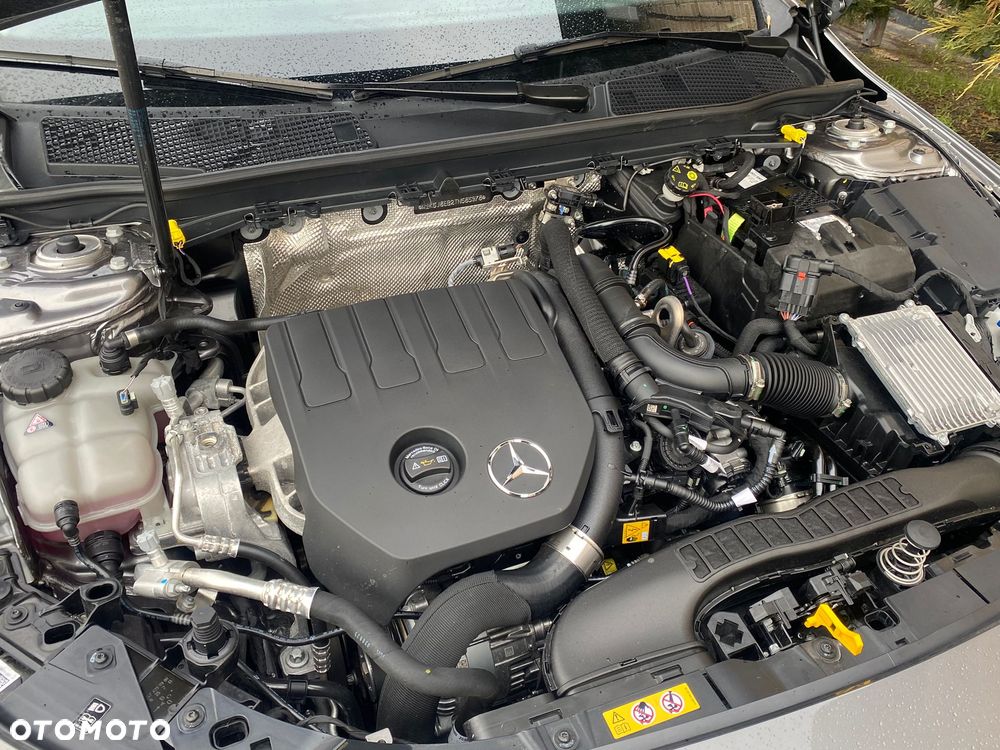Mercedes-Benz CLA 180 Progressive 7G-DCT - 4