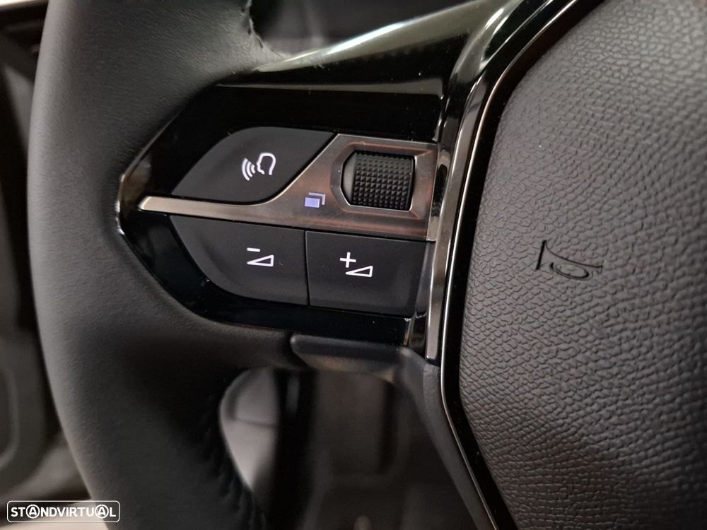 Peugeot e-2008 54 kWh Allure - 15