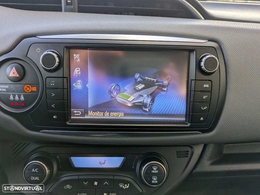 Toyota Yaris 1.5 HSD Comfort - 13