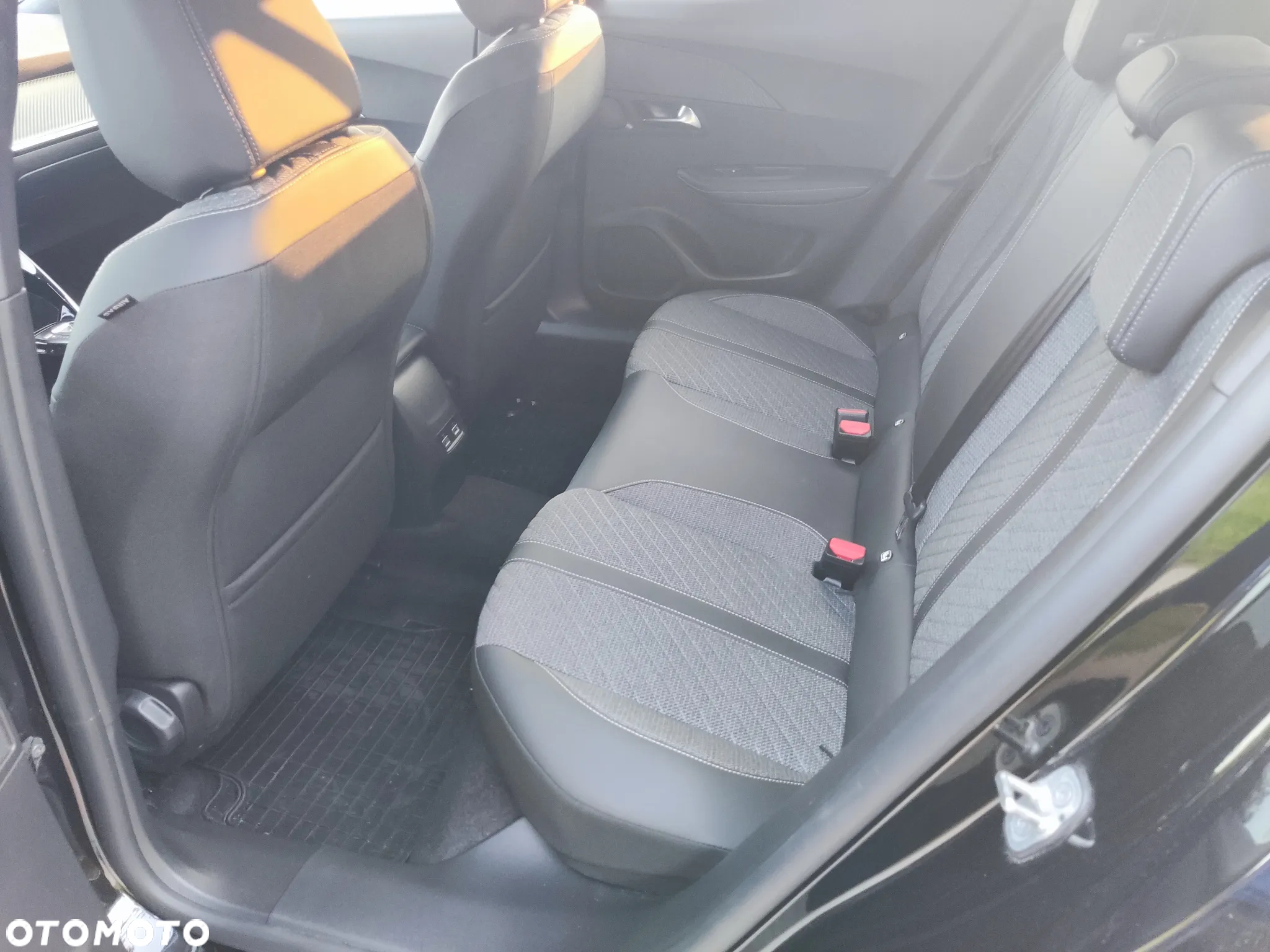 Peugeot 2008 1.2 PureTech Allure S&S EAT8 - 10