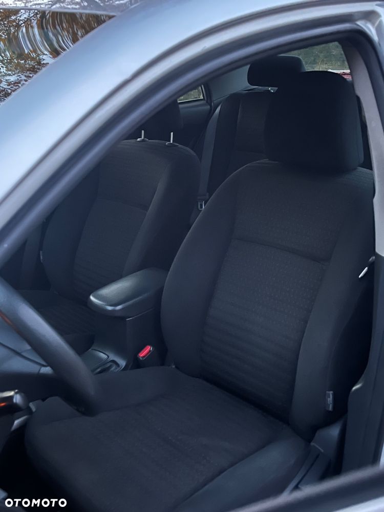 Toyota Corolla - 16