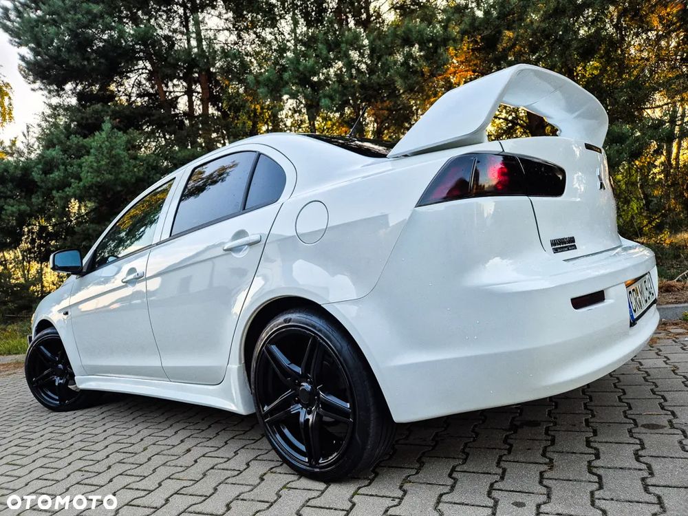 Mitsubishi Lancer 1.6 Invite - 2