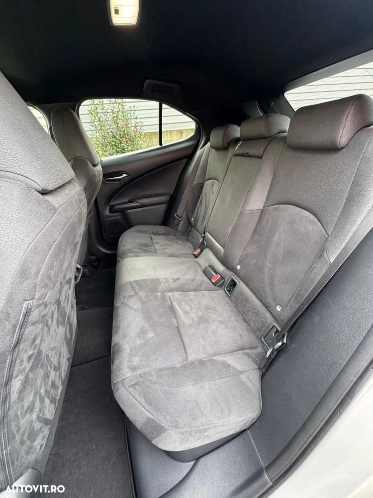 Lexus UX 250h 2.0L HEV 20H- (178 HP) 4X4 CVT Executive - 14