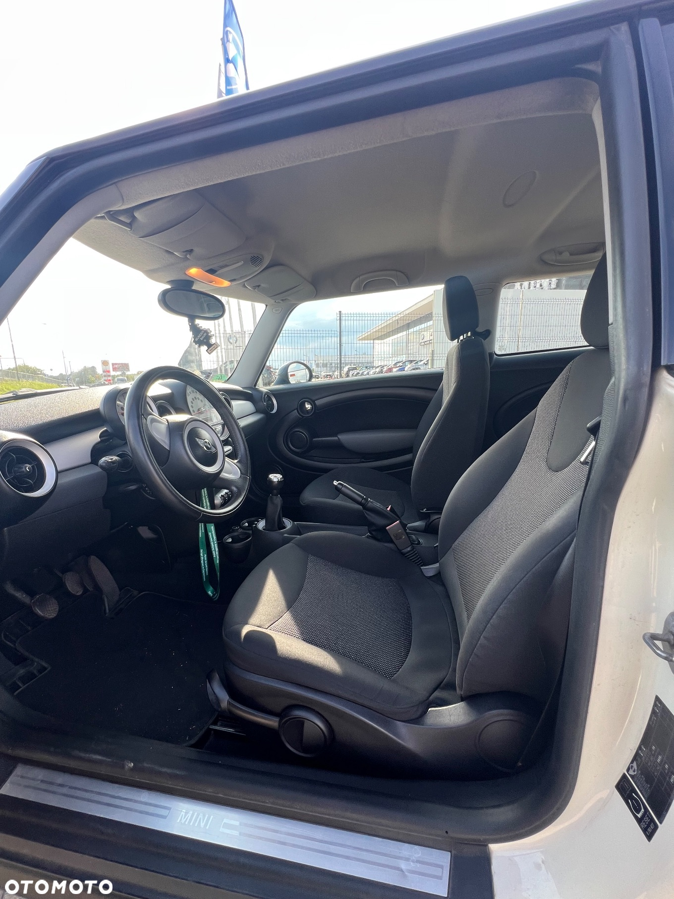 MINI Cooper Standard - 13