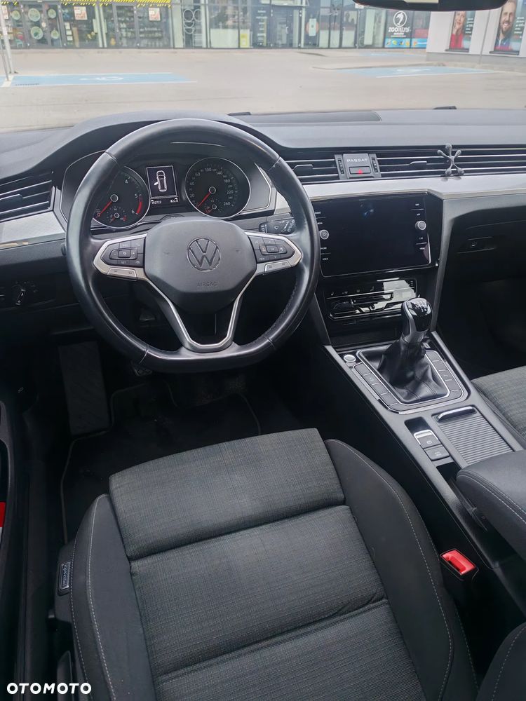 Volkswagen Passat 2.0 TDI SCR Comfortline - 19