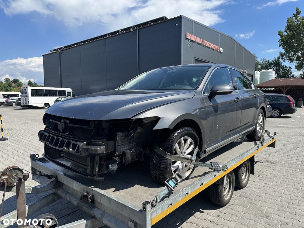 Volkswagen Passat - 2