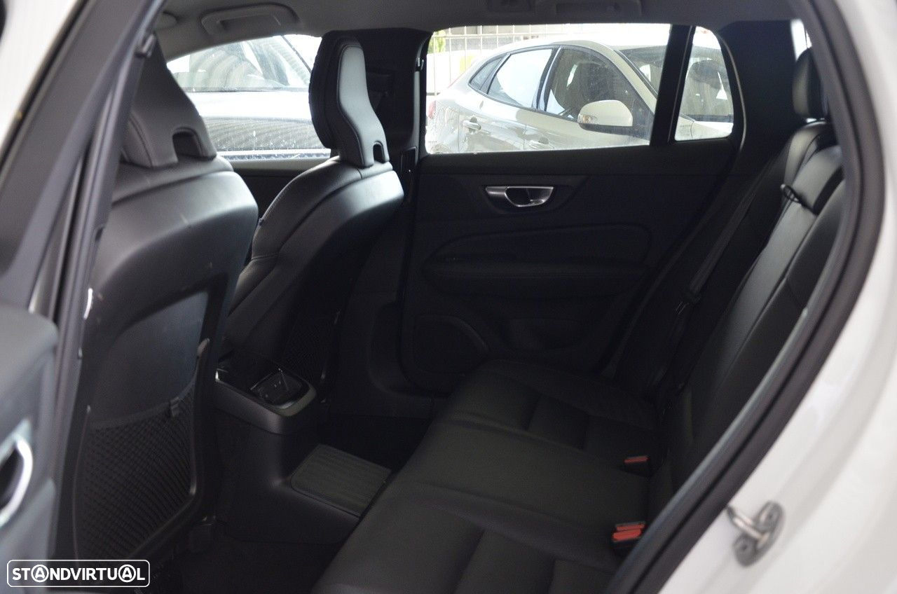 Volvo V60 2.0 T6 AWD TE Plus Dark - 11