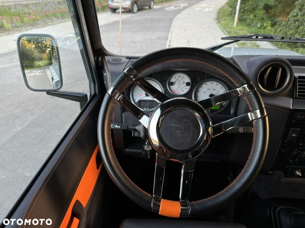 Land Rover Defender 2.4 TD4 SE - 23